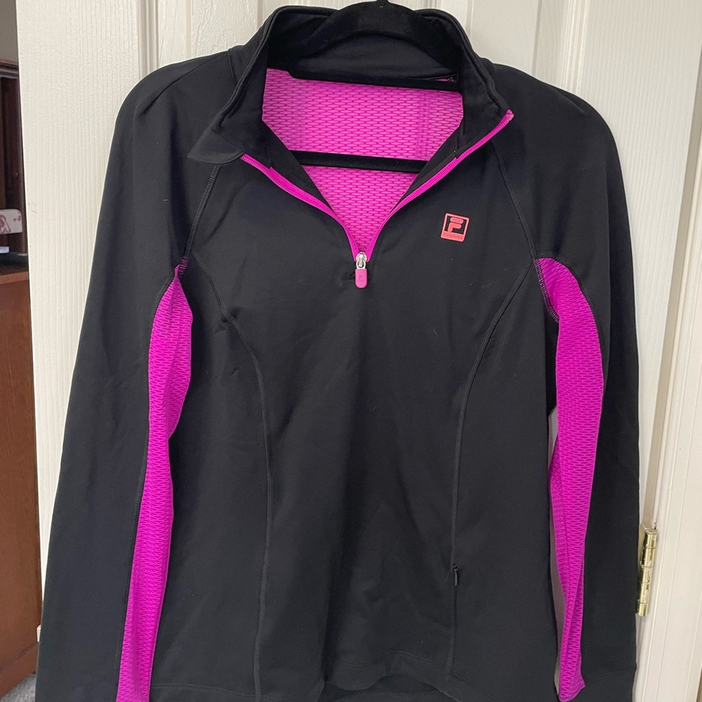 Fila exercise top with thumb holes and vented back and arm area